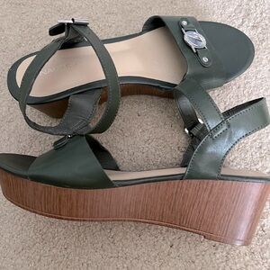 Nautica 9.5 wedge sandals EUC